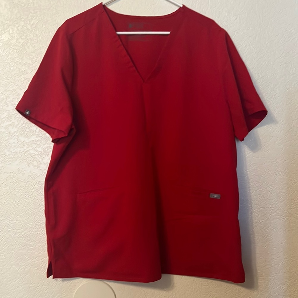 Casma figs scrub top